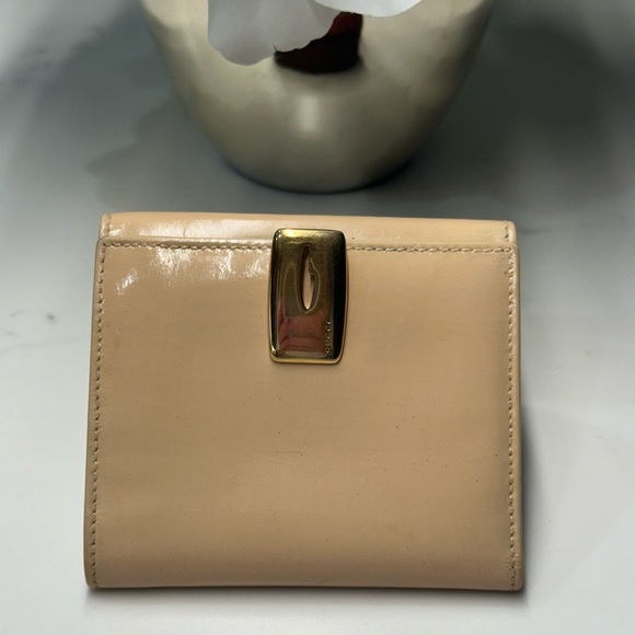Gucci Cream Leather Wallet with Gold Clasp EUC! - Picture 1 of 11